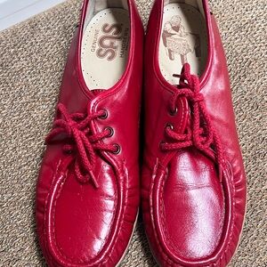 🎀 SAS women’s “Siesta” lace up loafer 10 narrow - color red 🎀